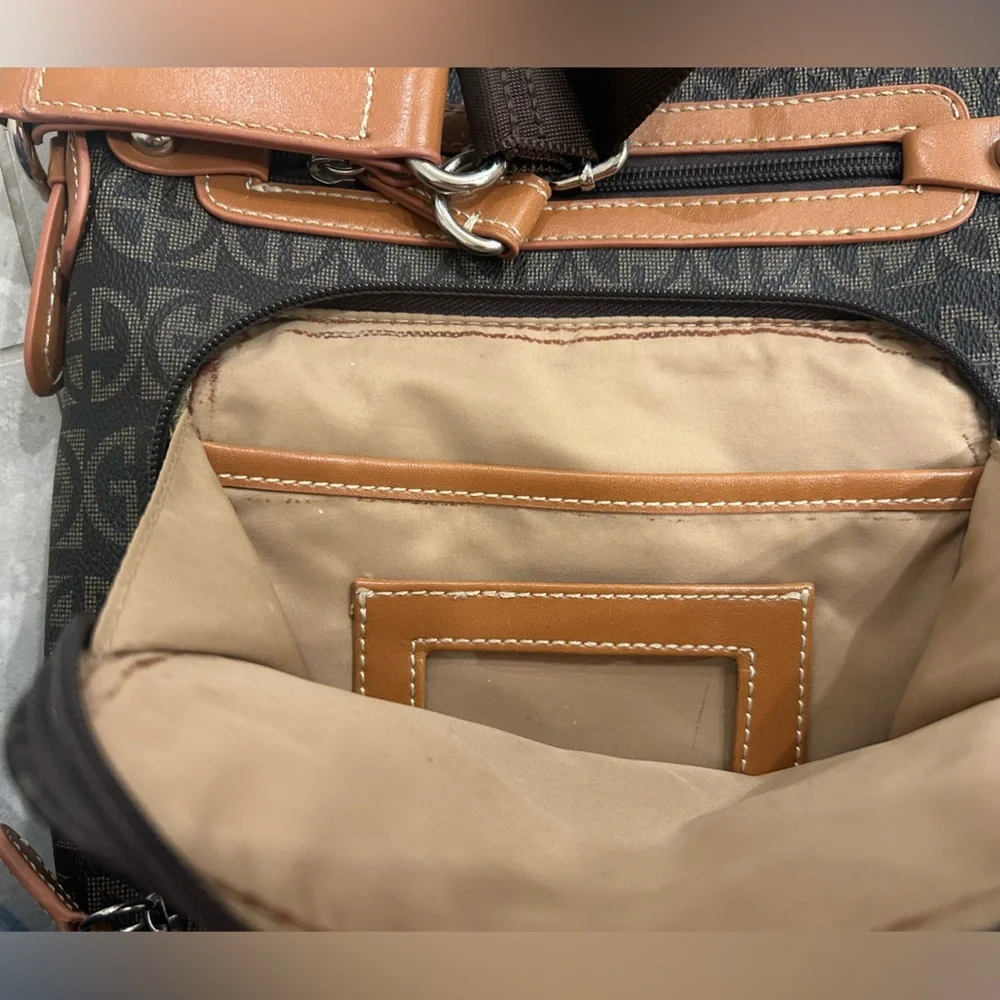 EUC Giani Bernini Block Signature Crossbody - Picture 13 of 16